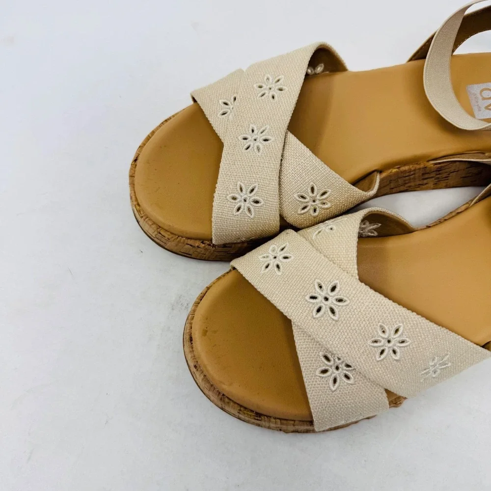 Dolce Vita Sevilla Tan Cork Platform Sandals Embroidered Eyelet Demure Size 5